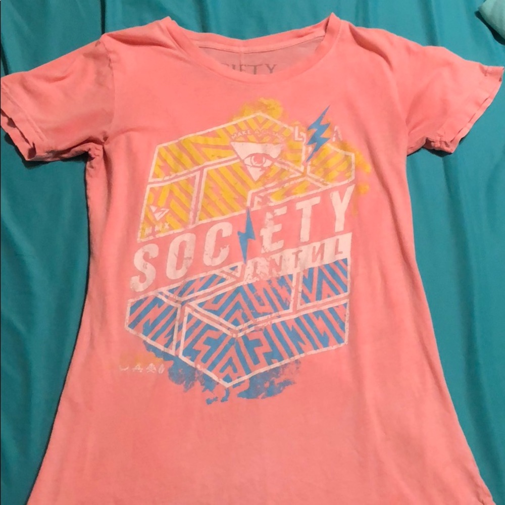 Coral Buckle Society size medium t-shirt